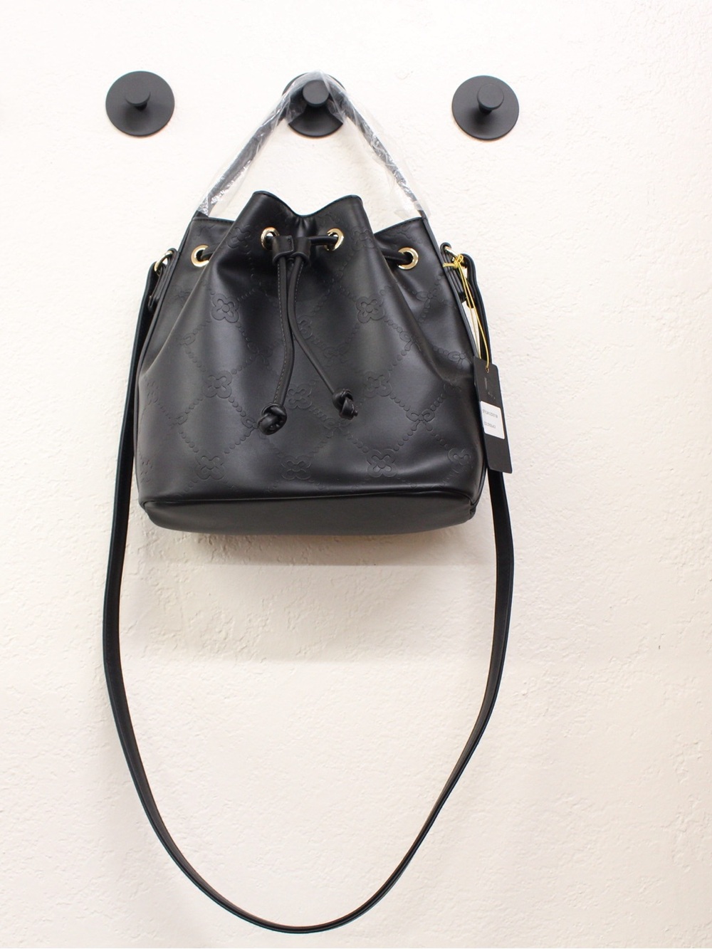Crossi like dream Drawstring Bucket Shoulder Bag - Women's Crossbody black bag